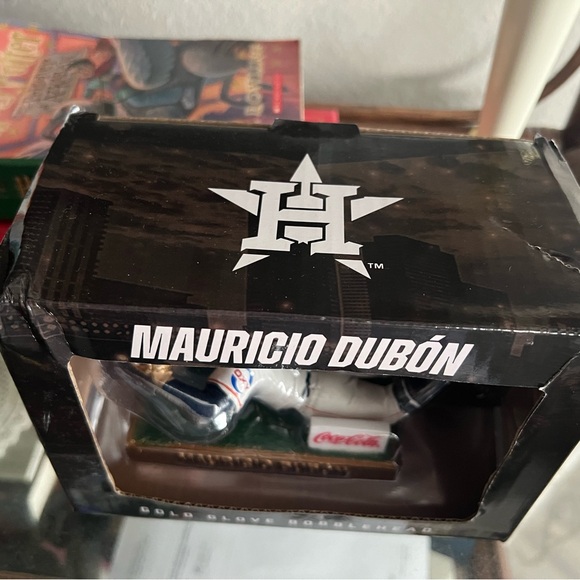 Mauricio Dubón Gold Glove Bobblehead - Picture 2 of 6